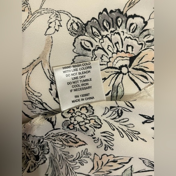 Rose & Olive Women’s Floral Top - Black and Cream | Size 1X - Picture 8 of 8